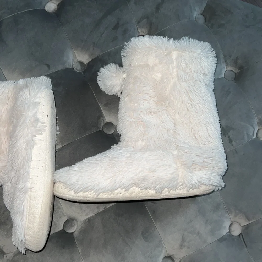 Slippers - Picture 2 of 3